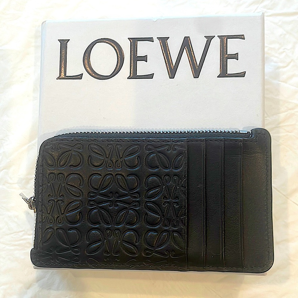 AUTHENTIC LOEWE Card Holder. Black Leather. Made in Spain. Excellent condition.